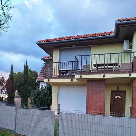 Makra-teto Oeregtoelgy Apartmán *