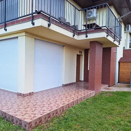 Apartmán Makra-teto Oeregtoelgy Pětikostelí