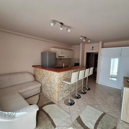 Makra-teto Oeregtoelgy Apartmán Pětikostelí