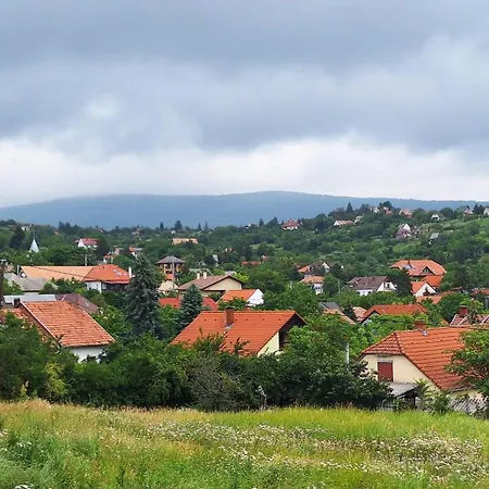Makra-teto Oeregtoelgy Apartmán *