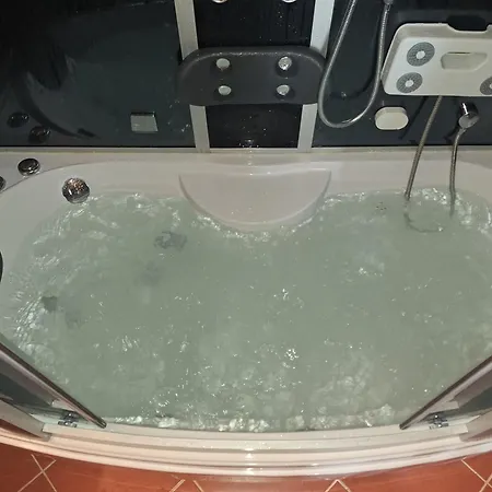 Makra-teto Oeregtoelgy * Pětikostelí